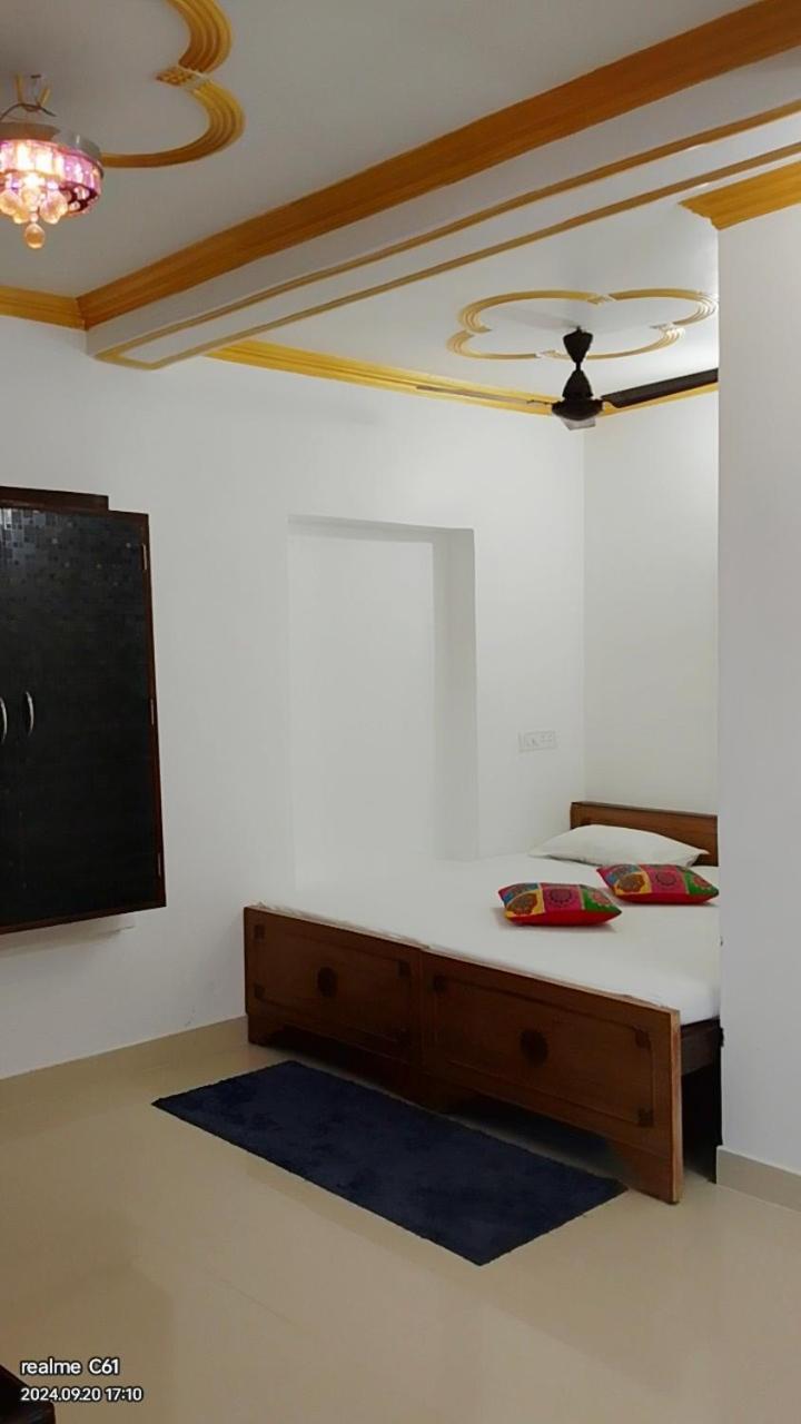 Ganga Paying Guest House Βαρανάσι Δωμάτιο φωτογραφία