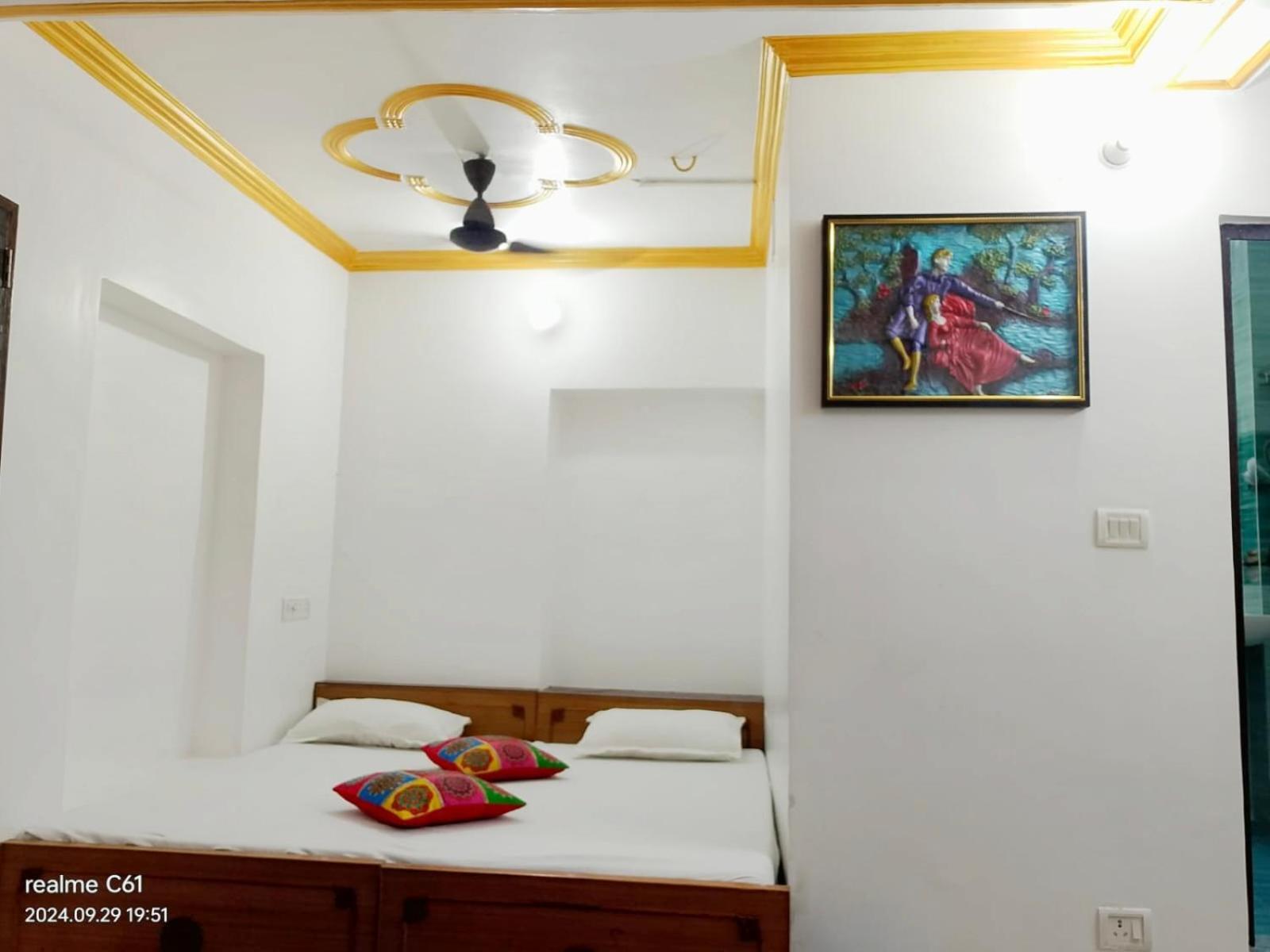 Ganga Paying Guest House Βαρανάσι Δωμάτιο φωτογραφία